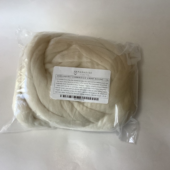 Paradise Fibers Corriedale Cross roving 1 lb - Picture 2 of 5